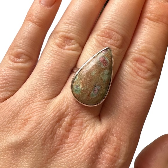 Ruby zoisite ring in sterling silver size 8 large teardrop ring - Picture 1 of 5